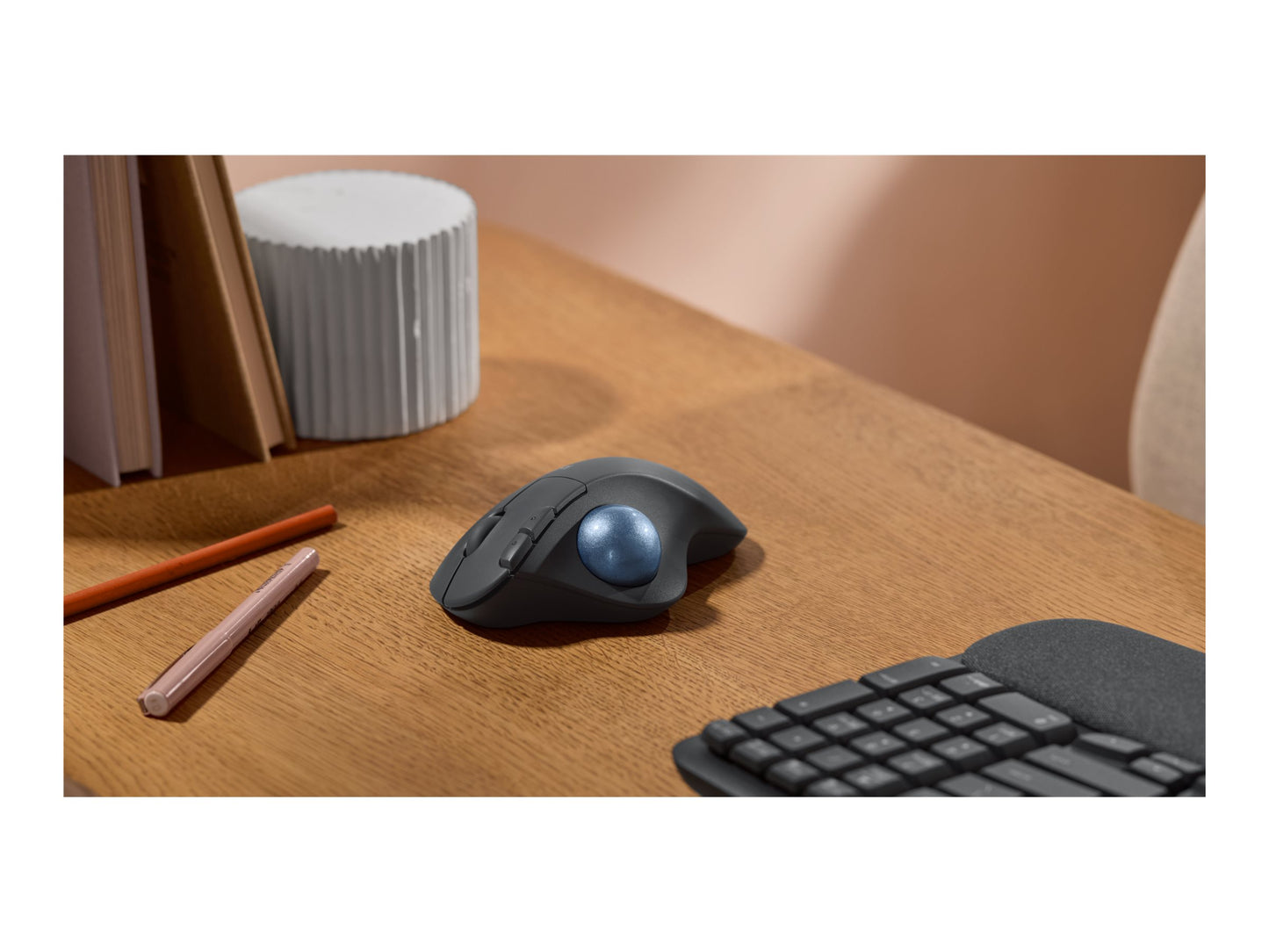 LOGITECH LOGITECH ERGO M575S Wireless Trackball - Graphite + Blue Ball