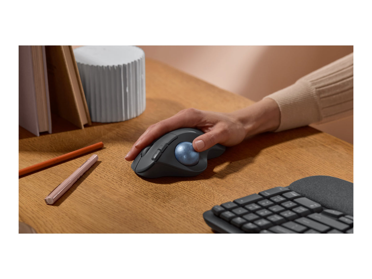 LOGITECH LOGITECH ERGO M575S Wireless Trackball - Graphite + Blue Ball