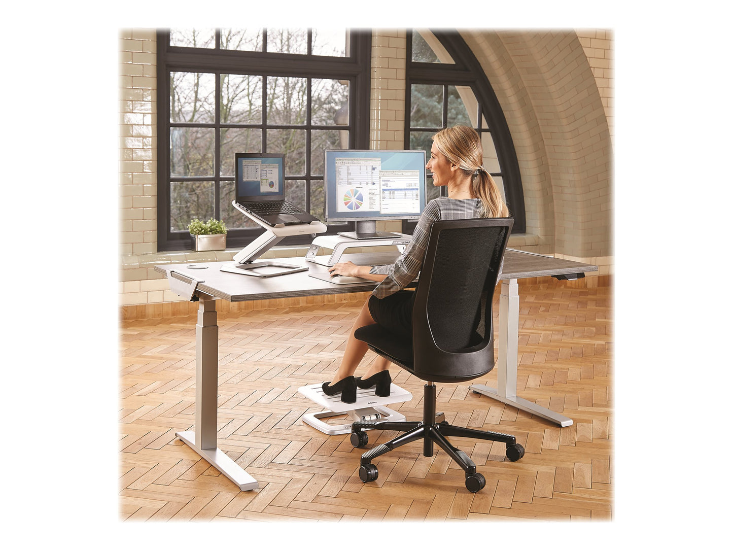 FELLOWES SUPPORT ORDINATEUR PORTABLE HANA 230V EU/UK - BLANC